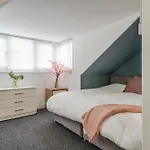 Spacious 5 Bed Contractor And Family דירה *