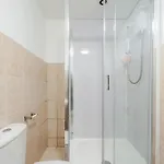 Spacious 5 Bed Contractor And Family