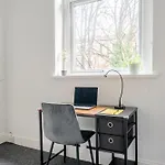 Spacious 5 Bed Contractor And Family בריסטול