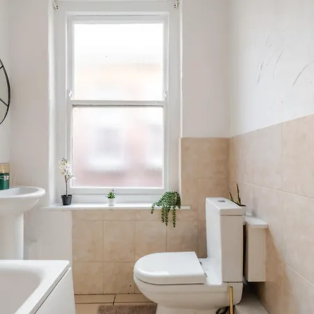 Spacious 5 Bed Contractor And Family Apartmán *