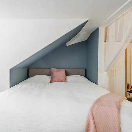 Spacious 5 Bed Contractor And Family ブリストル
