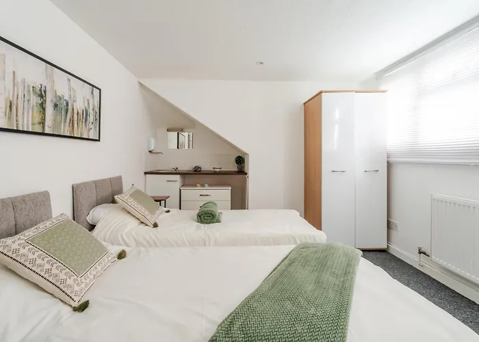 Spacious 5 Bed Contractor And Family Apartment