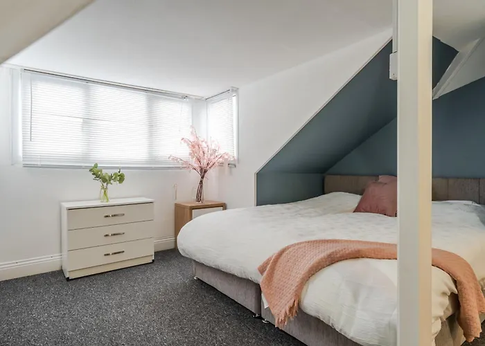 Spacious 5 Bed Contractor And Family Apartman *