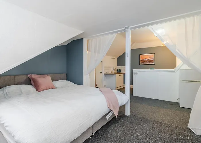 Spacious 5 Bed Contractor And Family *