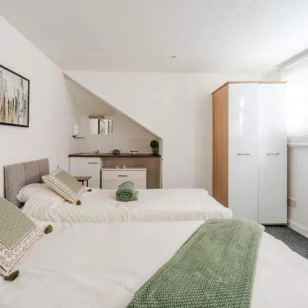 Spacious 5 Bed Contractor And Family شقة